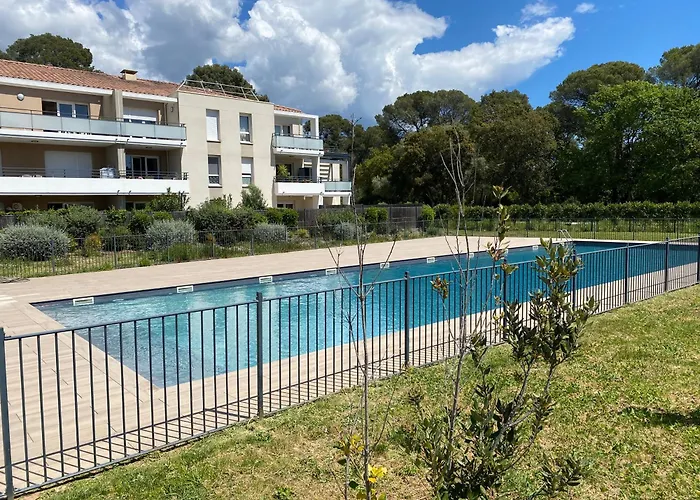 Rez De Jardin T3 Recent Et Calme Au Nouvelles Terres A La Londe Les Maures