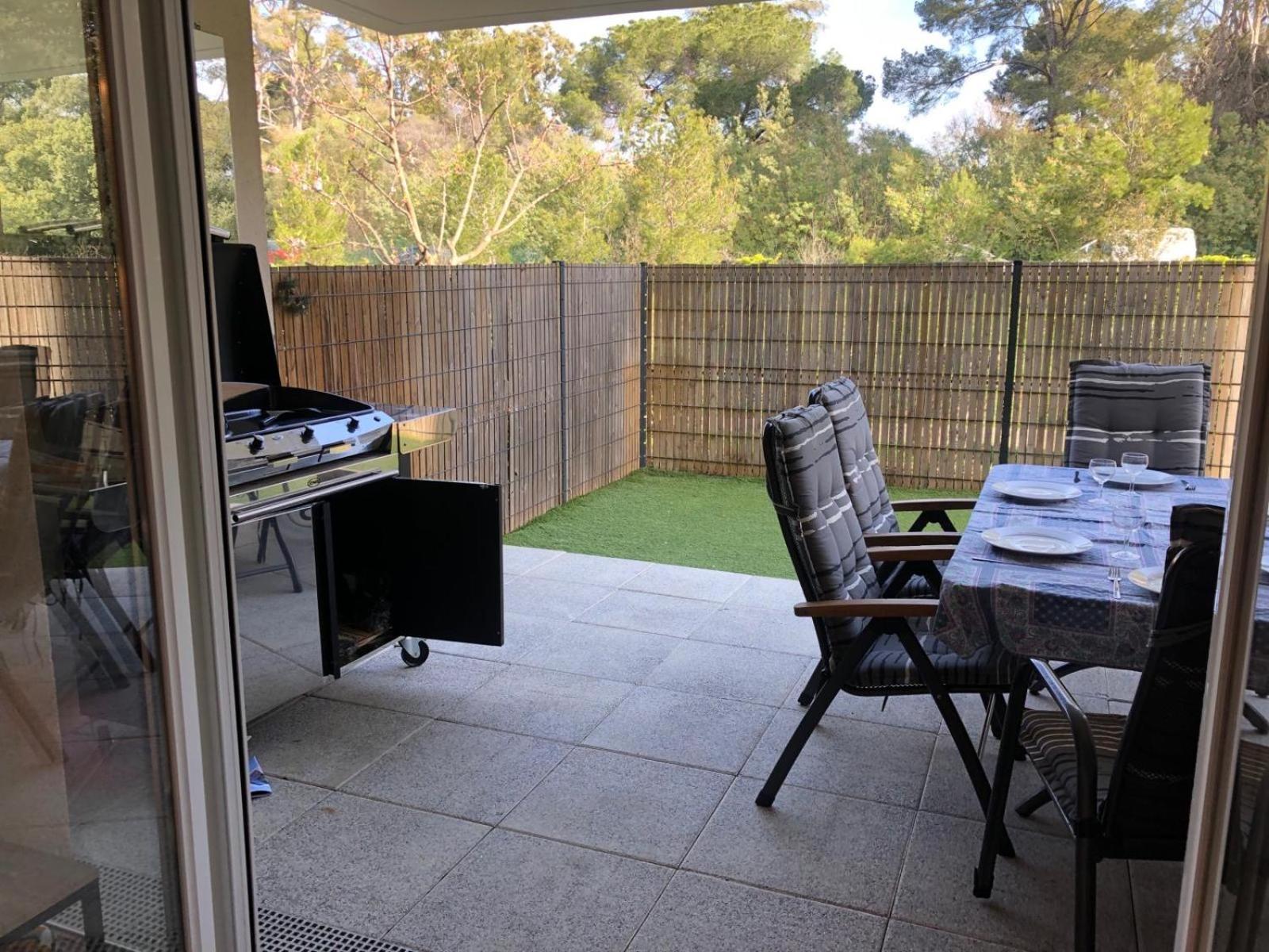 Appartement Rez De Jardin T3 Recent Et Calme Au Nouvelles Terres A Les Maures *